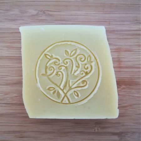 Savon "Douceur des Collines" au lait de chèvre (peaux sensibles) – Image 2
